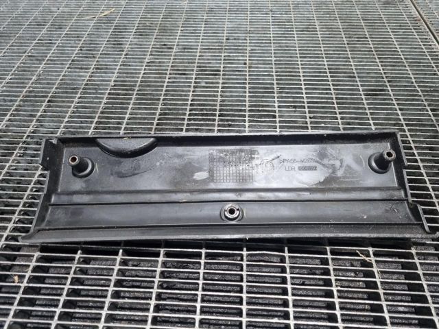 bontott LAND ROVER FREELANDER Felső Hűtőburkolat