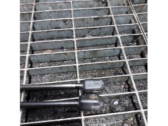 bontott LAND ROVER FREELANDER Gázrugós Kitámasztó Teleszkóp Csomagtérajtó (Pozíciófüggetlen)