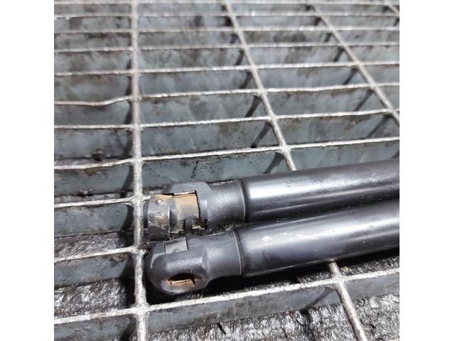 bontott LAND ROVER FREELANDER Gázrugós Kitámasztó Teleszkóp Csomagtérajtó (Pozíciófüggetlen)