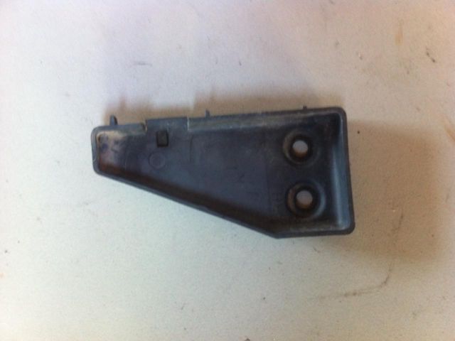 bontott LAND ROVER FREELANDER Hátsó középső Lökhárító Tartó (Műanyag)