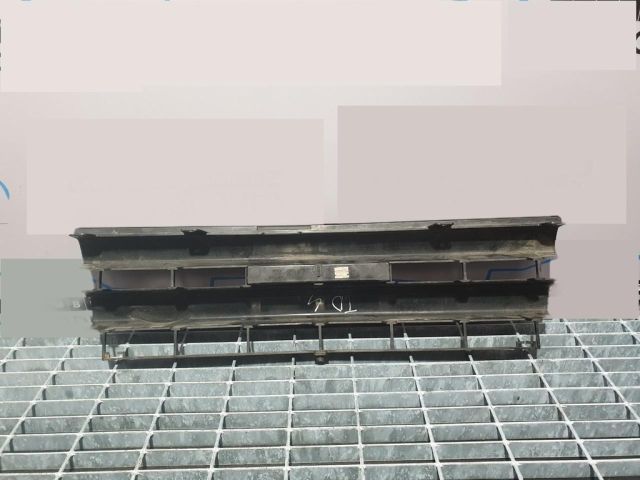 bontott LAND ROVER FREELANDER Hűtőrács