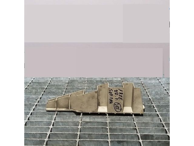 bontott LAND ROVER FREELANDER Jobb Fényszóró Tartó