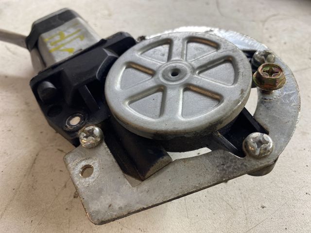 bontott LAND ROVER FREELANDER Jobb hátsó Ablakemelő Motor