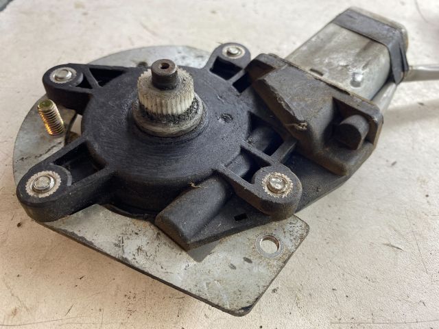 bontott LAND ROVER FREELANDER Jobb hátsó Ablakemelő Motor