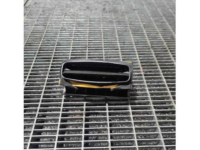 bontott LAND ROVER FREELANDER Középső Szellőző