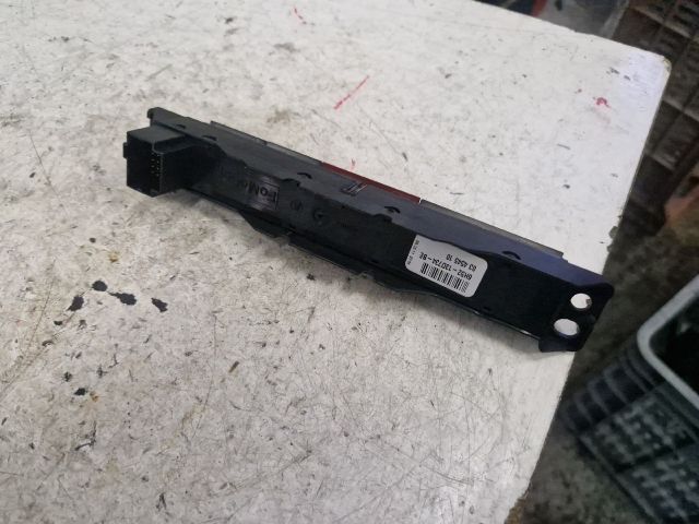 bontott LAND ROVER FREELANDER Vészvillogó Kapcsoló