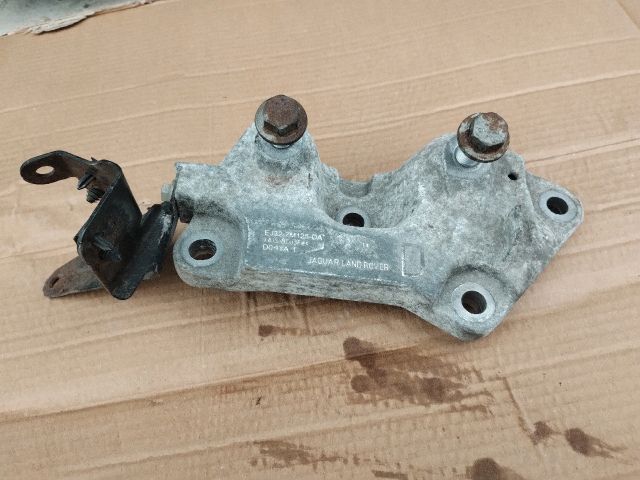bontott LAND ROVER RANGE ROVER Motor Tartó Bak (Fém)