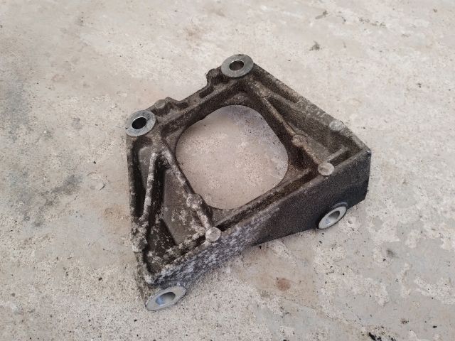 bontott LAND ROVER RANGE ROVER Motor Tartó Bak (Fém)