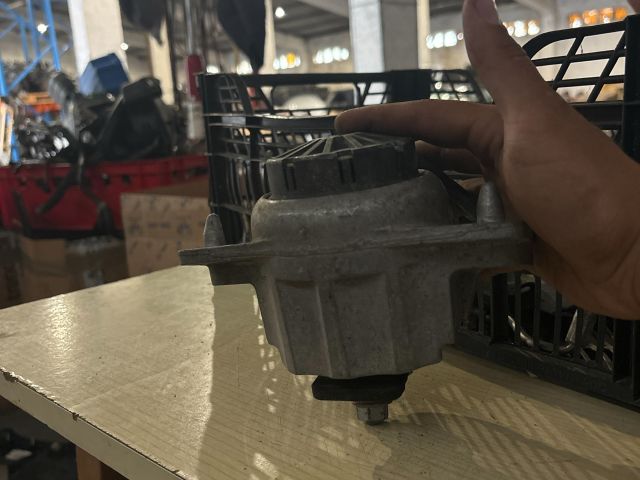 bontott LAND ROVER RANGE ROVER Motor Tartó Bak (Fém)