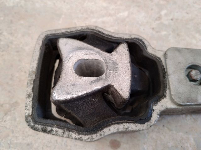 bontott LAND ROVER RANGE ROVER Motor Tartó Bak (Fém)