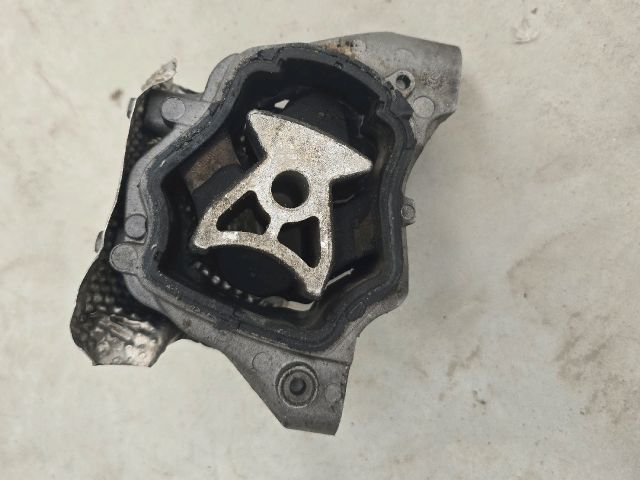 bontott LAND ROVER RANGE ROVER Motor Tartó Bak (Fém)