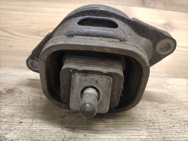 bontott LAND ROVER RANGE ROVER Motor Tartó Bak Jobb