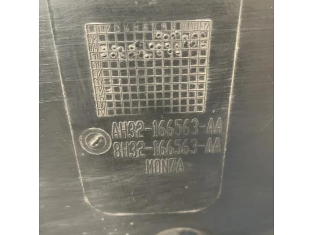 bontott LAND ROVER RANGE ROVER Bal első Dobbetét (Kerékjárati, Műanyag)