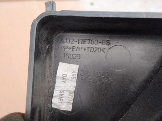 bontott LAND ROVER RANGE ROVER Bal első Lökhárító Tartó (Műanyag)