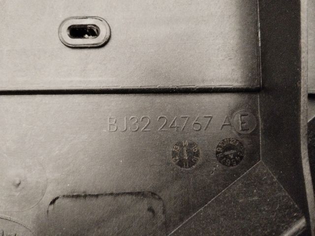 bontott LAND ROVER RANGE ROVER Bal hátsó Ajtó Kárpit Díszléc