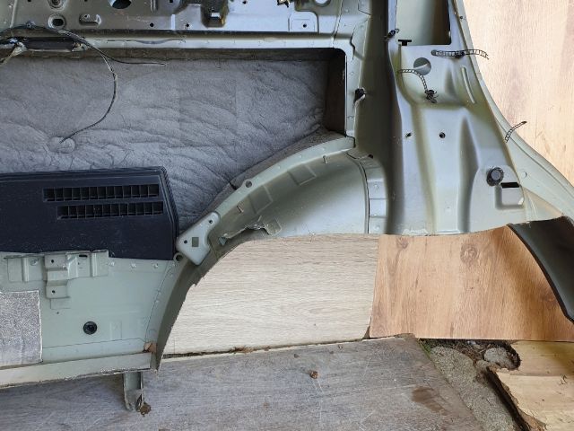 bontott LAND ROVER RANGE ROVER Bal hátsó Negyed Karosszéria Csomag