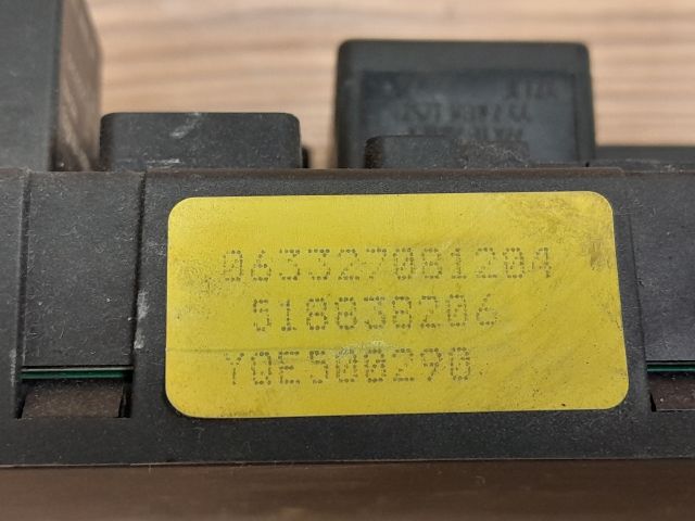 bontott LAND ROVER RANGE ROVER Biztosítéktábla Csomagtér