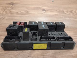 bontott LAND ROVER RANGE ROVER Biztosítéktábla Csomagtér