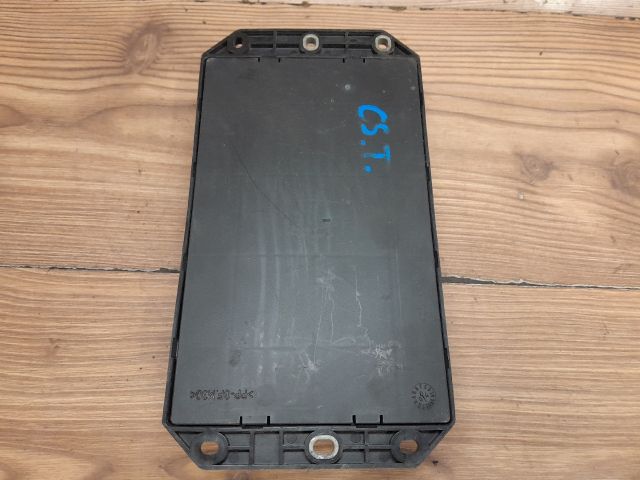 bontott LAND ROVER RANGE ROVER Biztosítéktábla Csomagtér