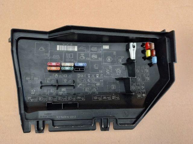 bontott LAND ROVER RANGE ROVER Biztosítéktábla Fedél