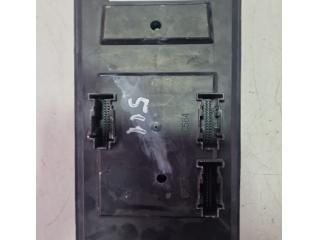 bontott LAND ROVER RANGE ROVER Biztosítéktábla Utastér