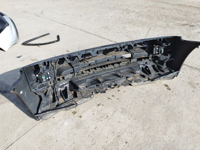 bontott LAND ROVER RANGE ROVER Első Lökhárító (Részeivel)