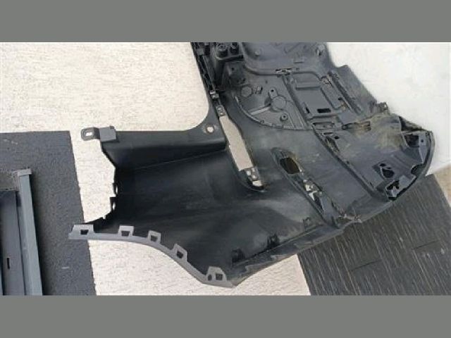 bontott LAND ROVER RANGE ROVER Hátsó Lökhárító (Részeivel)