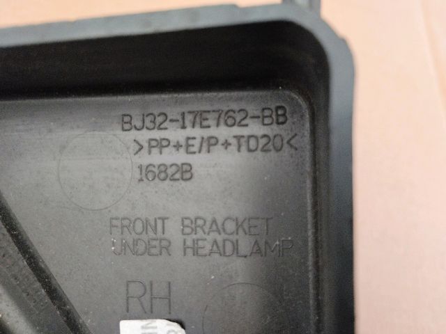 bontott LAND ROVER RANGE ROVER Jobb első Oldal Lökhárító Tartó (Műanyag)