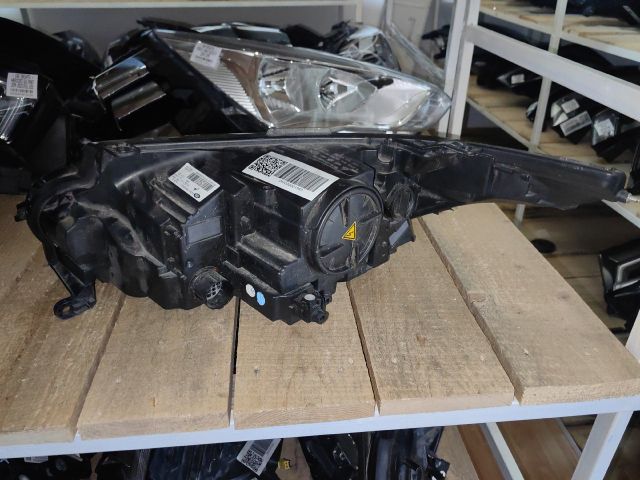 bontott LAND ROVER RANGE ROVER Jobb Fényszóró