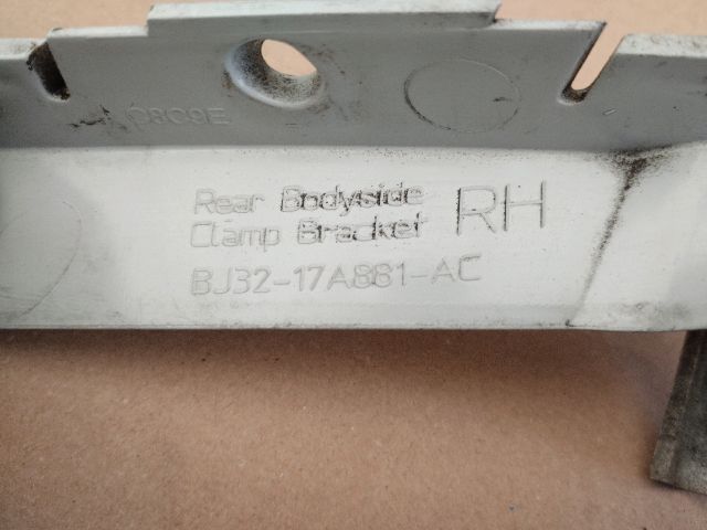 bontott LAND ROVER RANGE ROVER Jobb hátsó Lökhárító Tartó (Műanyag)