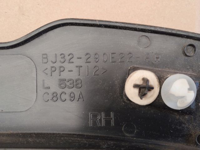 bontott LAND ROVER RANGE ROVER Jobb hátsó Sárvédő Díszléc