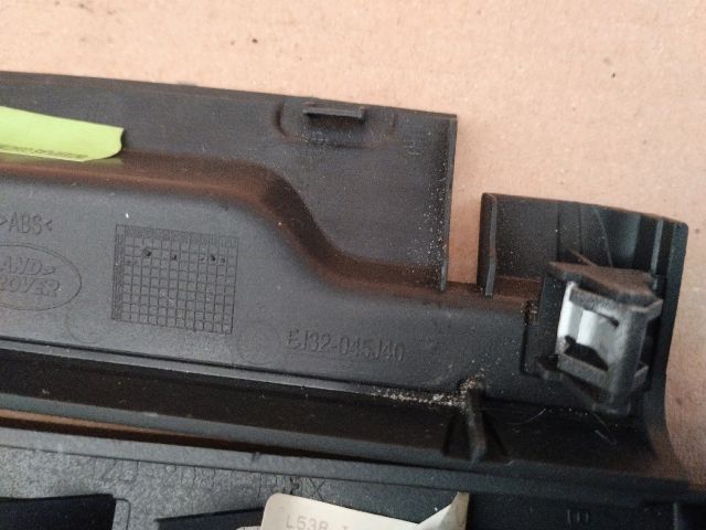 bontott LAND ROVER RANGE ROVER Középső Műszerfal Díszléc