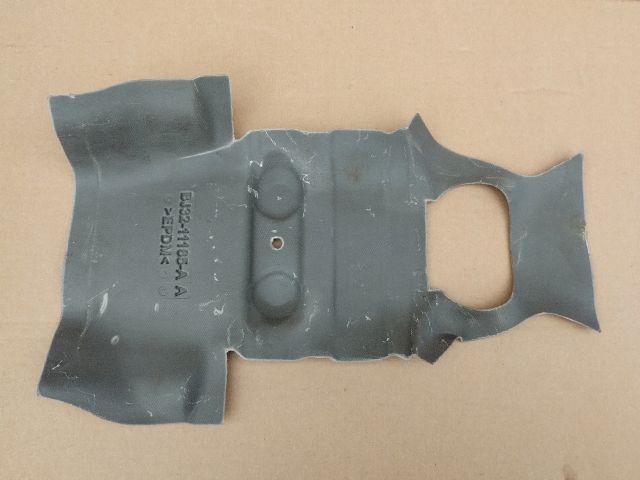 bontott LAND ROVER RANGE ROVER Padlószőnyeg Alatti Szigetelés