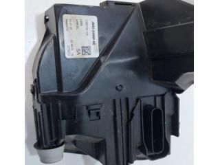 bontott LAND ROVER RANGE ROVER VELAR Bal hátsó Ajtózár