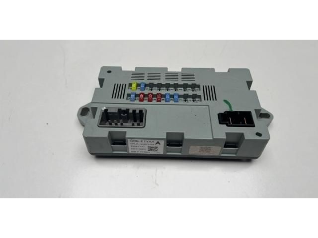 bontott LAND ROVER RANGE ROVER VELAR Biztosítéktábla Utastér