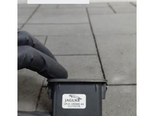 bontott LAND ROVER RANGE ROVER VELAR Csomagtér Nyitó Kar / Gomb