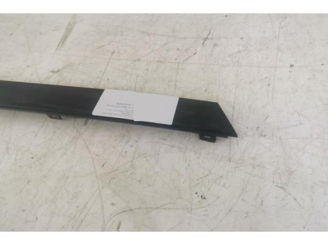 bontott LAND ROVER RANGE ROVER VELAR Első Lökhárító Díszléc