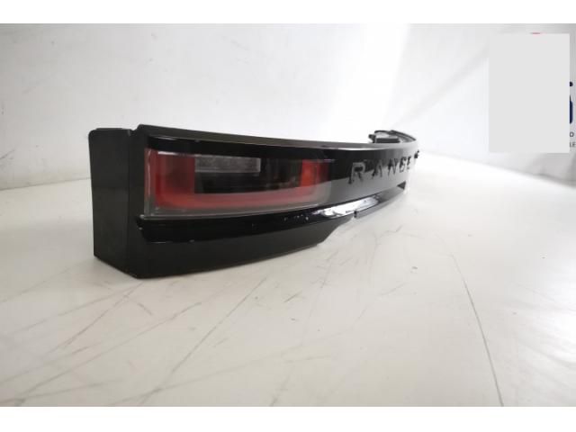 bontott LAND ROVER RANGE ROVER VELAR Hátsó Lámpa Középső
