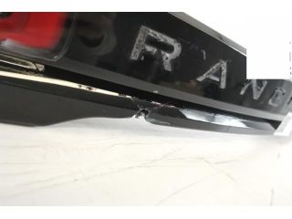 bontott LAND ROVER RANGE ROVER VELAR Hátsó Lámpa Középső