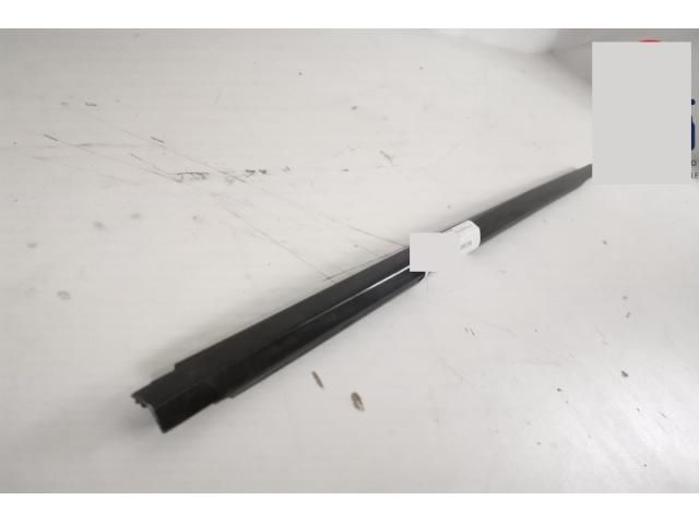 bontott LAND ROVER RANGE ROVER VELAR Jobb első Vízlehúzó Gumicsík