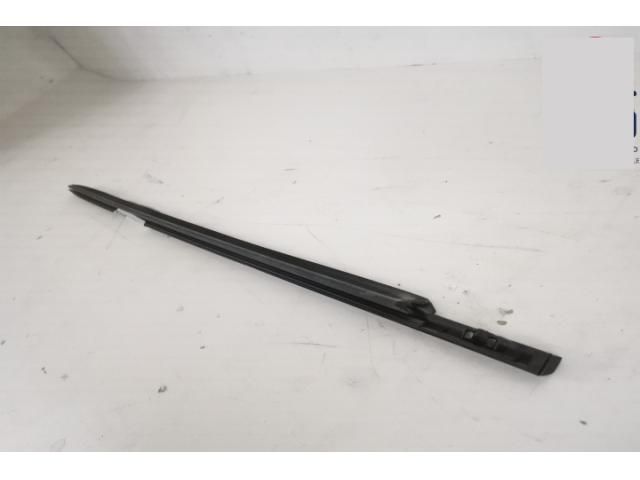 bontott LAND ROVER RANGE ROVER VELAR Jobb első Vízlehúzó Gumicsík