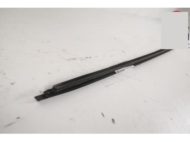 bontott LAND ROVER RANGE ROVER VELAR Jobb első Vízlehúzó Gumicsík