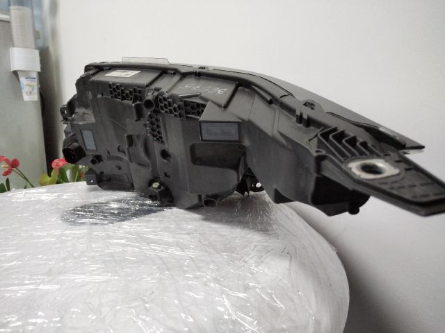 bontott LAND ROVER RANGE ROVER VELAR Jobb Fényszóró