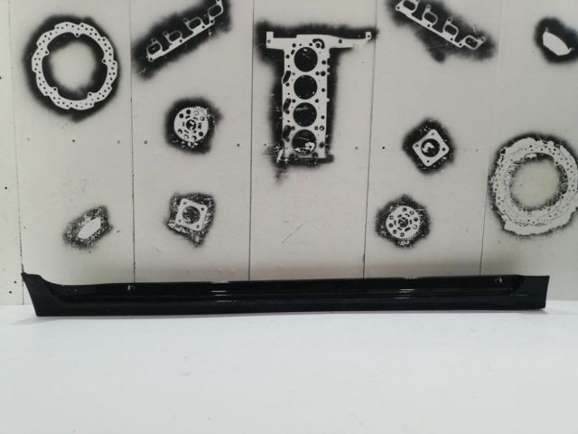 bontott LEXUS CT Jobb Küszöb