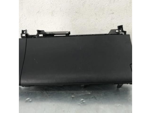 bontott LEXUS CT Kesztyűtartó