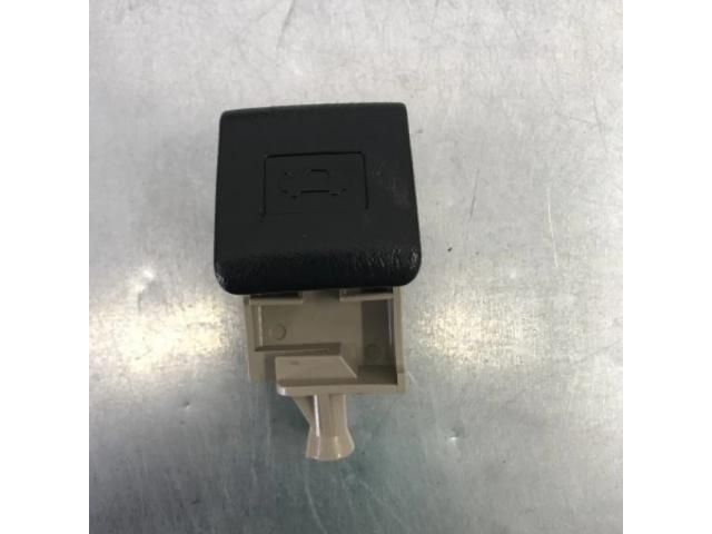 bontott LEXUS CT Motorháztető Nyitó Kar / Gomb