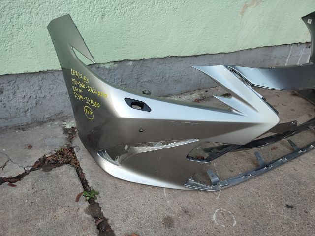 bontott LEXUS ES Első Lökhárító (Részeivel)