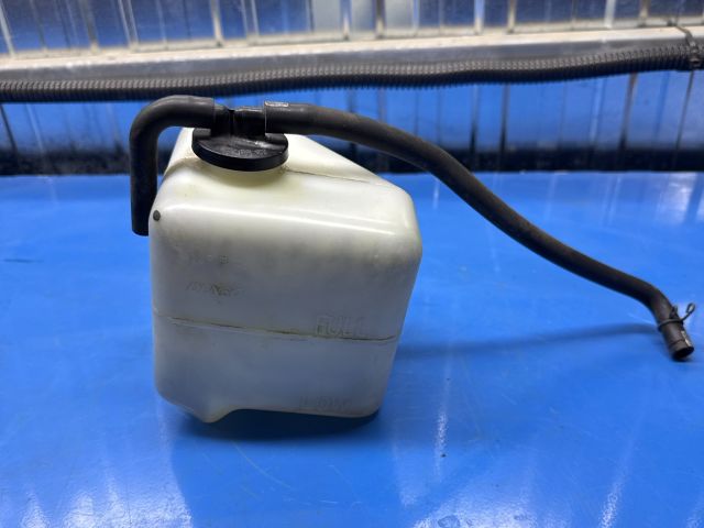 bontott LEXUS GS Kiegyenlítő Tartály