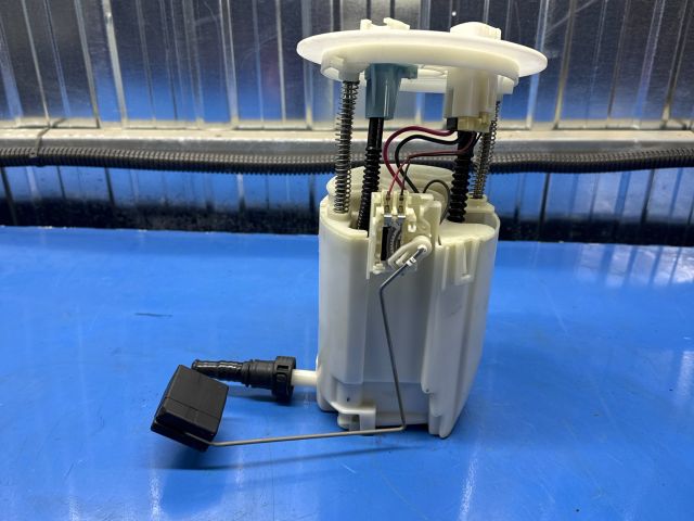 bontott LEXUS GS Üzemanyag Szivattyú