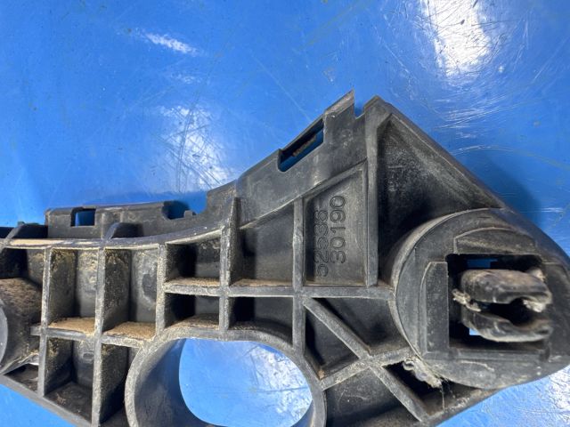 bontott LEXUS GS Bal első Lökhárító Tartó (Műanyag)